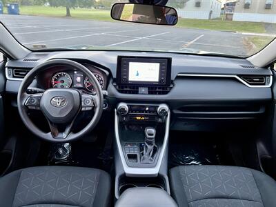 2021 Toyota RAV4 XLE   - Photo 11 - Manassas, VA 20110