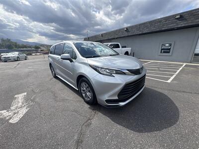 2022 Toyota Sienna LE 8-Passenger Minivan