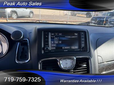 2016 Chrysler Town and Country Touring   - Photo 18 - Colorado Springs, CO 80907