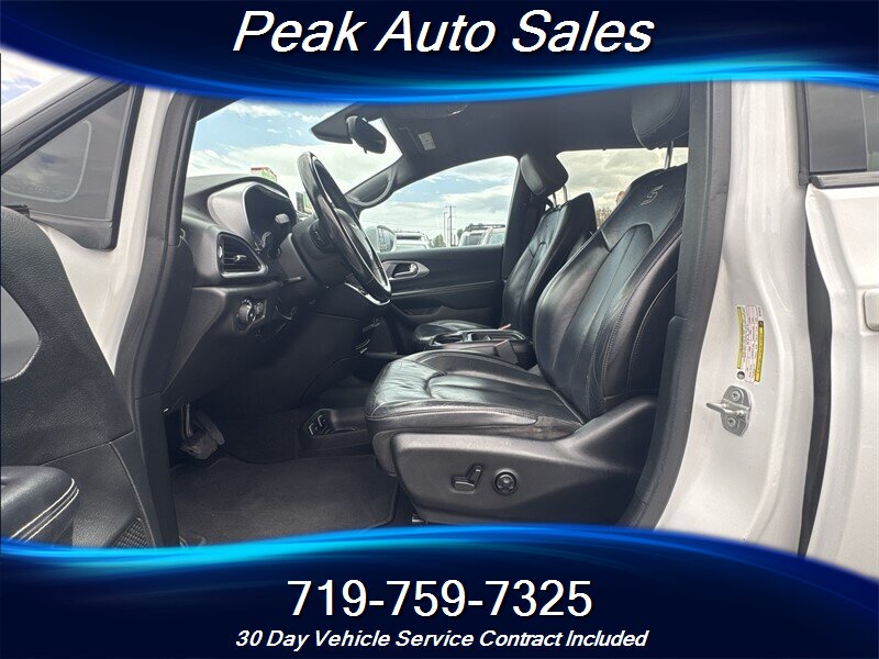 2018 Chrysler Pacifica Touring L - Photo 11 - Colorado Springs, CO 80907
