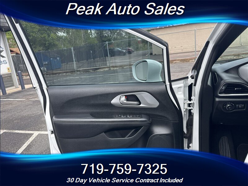 2018 Chrysler Pacifica Touring L - Photo 9 - Colorado Springs, CO 80907