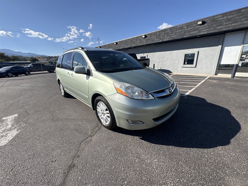 2009 Toyota Sienna XLE  