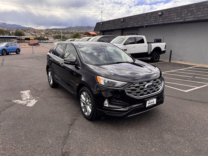 2022 Ford Edge Titanium Titanium