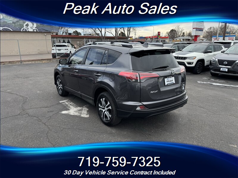2018 Toyota RAV4 LE - Photo 5 - Colorado Springs, CO 80907