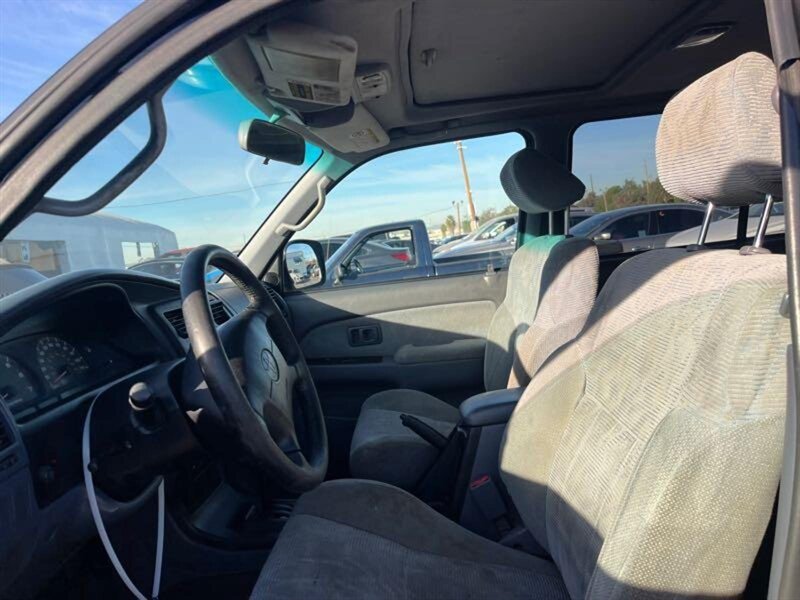 2000 Toyota 4Runner SR5 - Photo 2 - Canyon Country, CA 91351