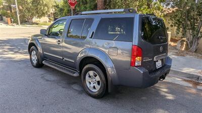 2005 Nissan Pathfinder SE Off Road   - Photo 8 - Canyon Country, CA 91351