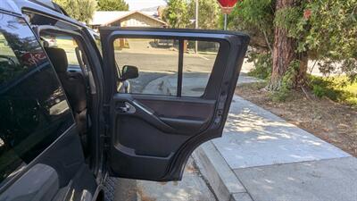 2005 Nissan Pathfinder SE Off Road   - Photo 54 - Canyon Country, CA 91351