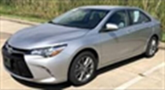 2016 Toyota Camry LE   - Photo 1 - Canyon Country, CA 91351