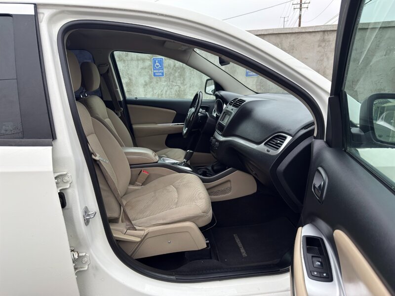 2015 Dodge Journey American Value Package - Photo 12 - Canyon Country, CA 91351