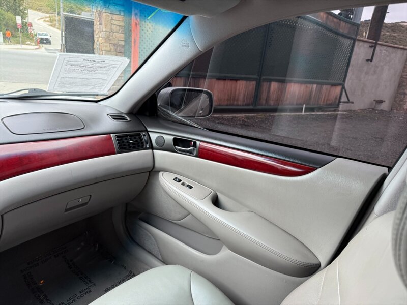 2002 Lexus ES 300 - Photo 22 - Canyon Country, CA 91351