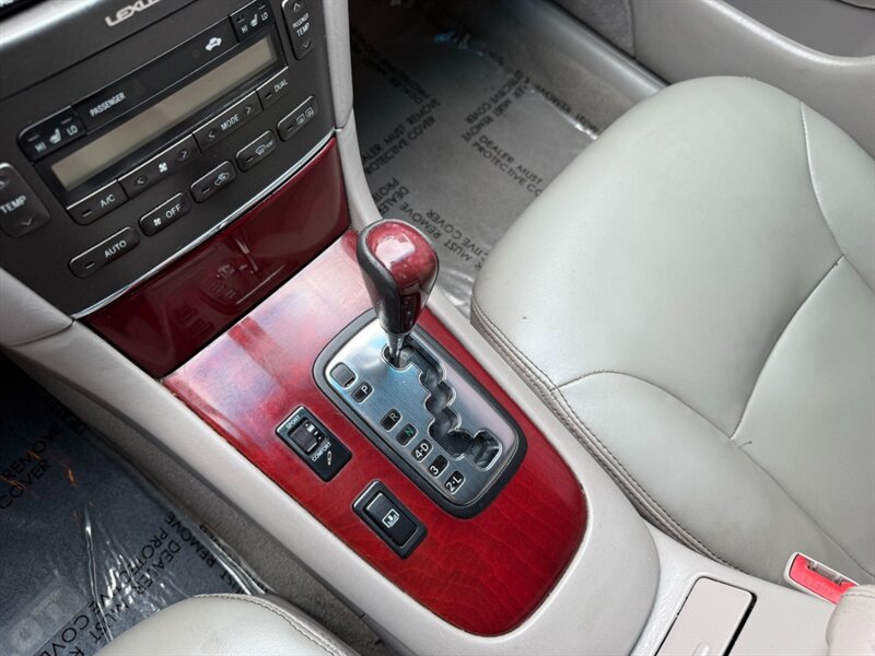 2002 Lexus ES 300 - Photo 29 - Canyon Country, CA 91351