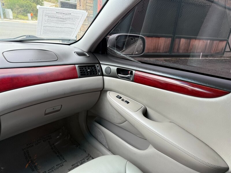 2002 Lexus ES 300 - Photo 23 - Canyon Country, CA 91351