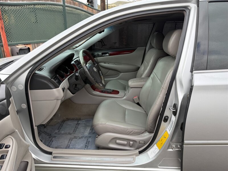 2002 Lexus ES 300 - Photo 14 - Canyon Country, CA 91351