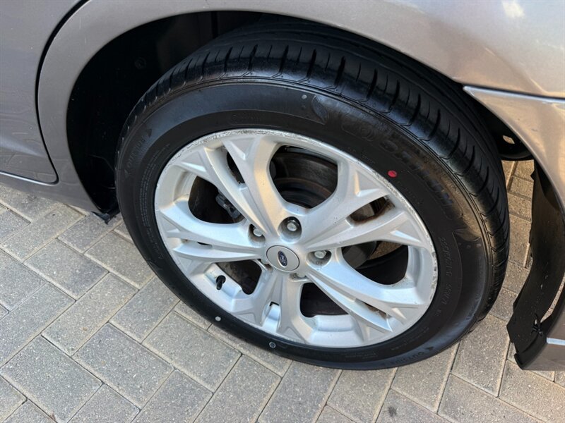 2012 Ford Fusion SE - Photo 8 - Canyon Country, CA 91351