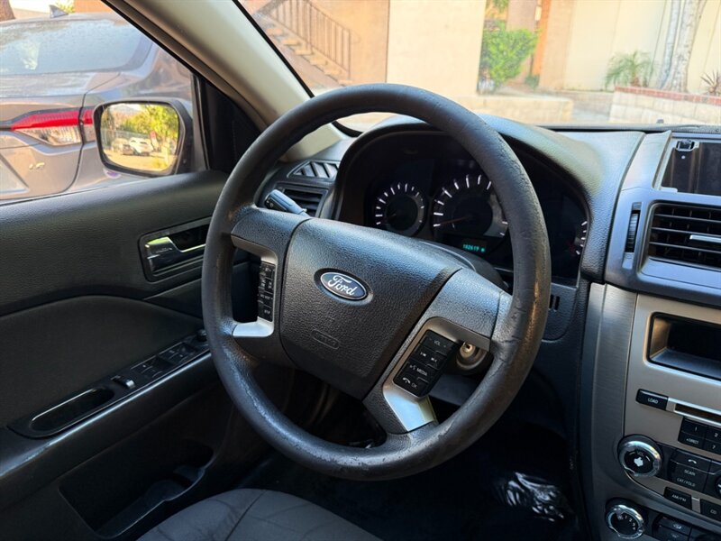 2012 Ford Fusion SE - Photo 14 - Canyon Country, CA 91351