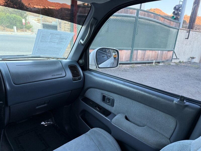 2000 Toyota 4Runner SR5 - Photo 23 - Canyon Country, CA 91351