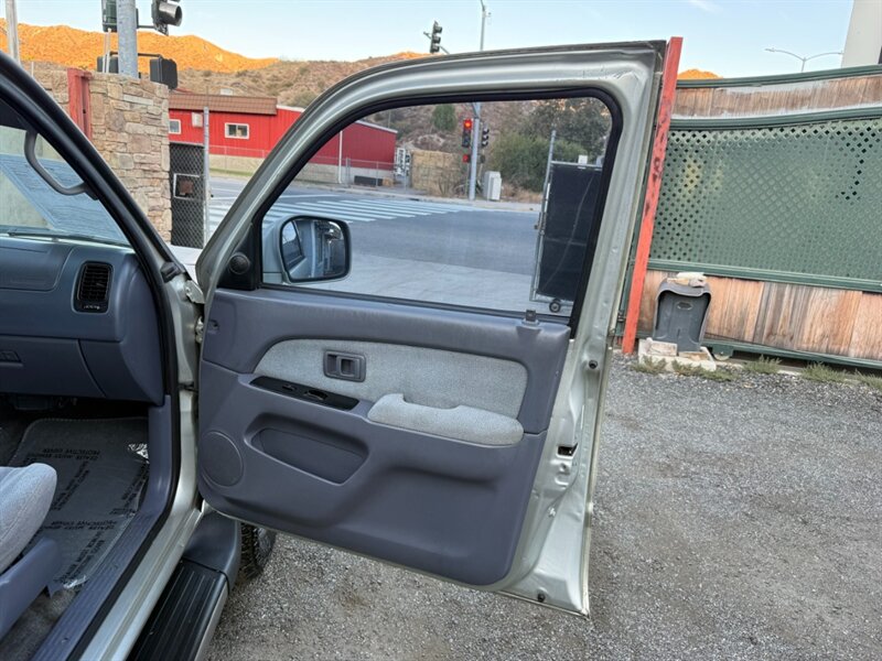 2000 Toyota 4Runner SR5 - Photo 33 - Canyon Country, CA 91351