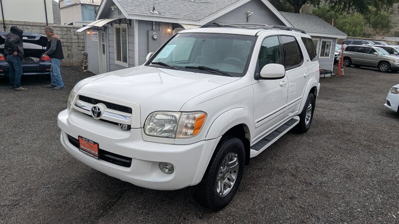 2005 Toyota Sequoia SR5's photo