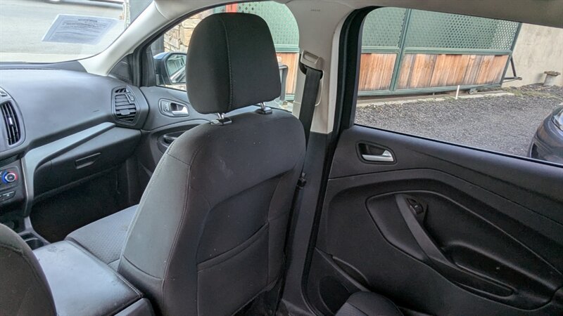 2017 Ford Escape SE - Photo 23 - Canyon Country, CA 91351