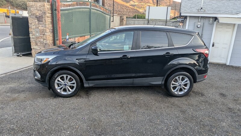 2017 Ford Escape SE - Photo 5 - Canyon Country, CA 91351