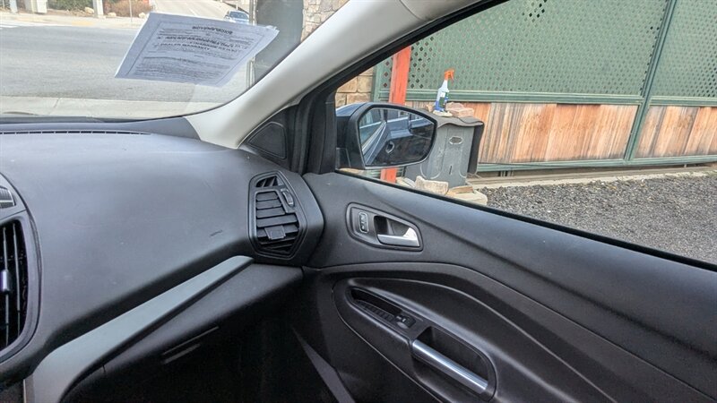 2017 Ford Escape SE - Photo 26 - Canyon Country, CA 91351