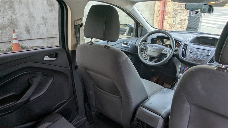 2017 Ford Escape SE - Photo 24 - Canyon Country, CA 91351