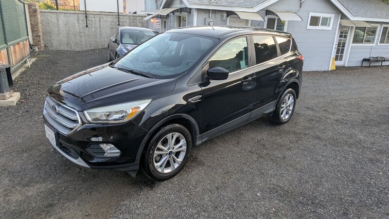 2017 Ford Escape SE - Photo 2 - Canyon Country, CA 91351