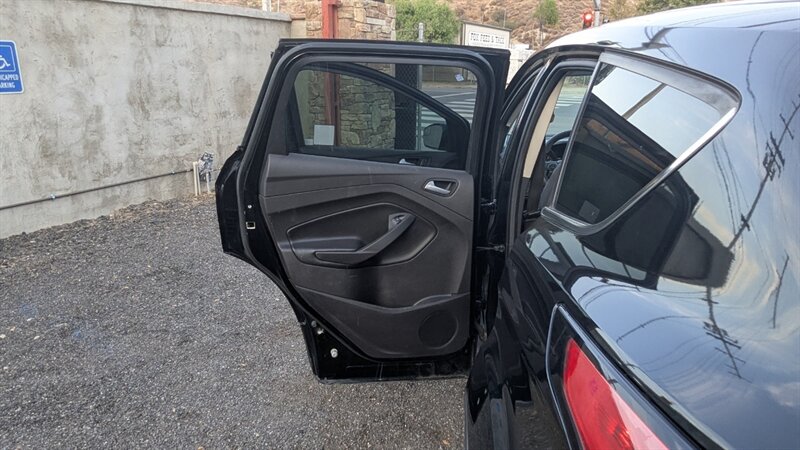 2017 Ford Escape SE - Photo 36 - Canyon Country, CA 91351