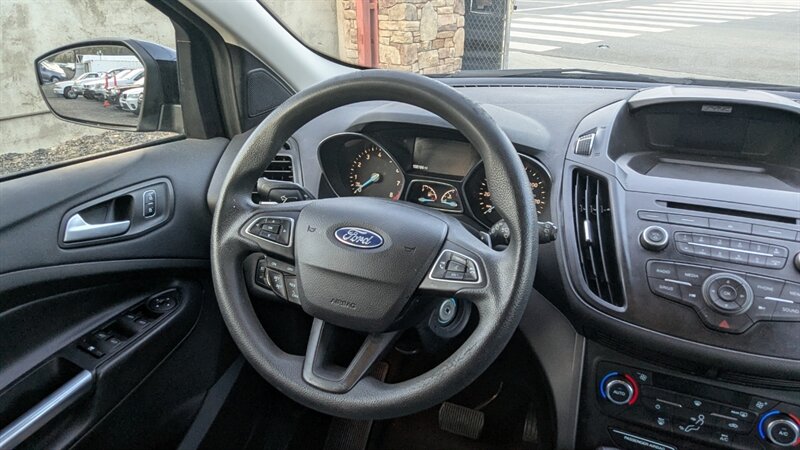 2017 Ford Escape SE - Photo 27 - Canyon Country, CA 91351