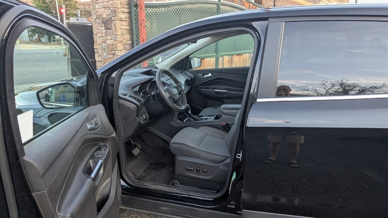 2017 Ford Escape SE - Photo 19 - Canyon Country, CA 91351