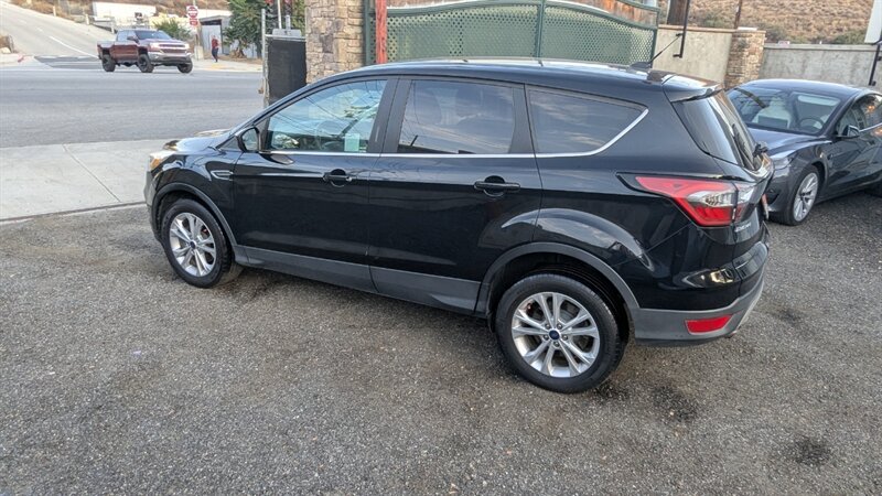 2017 Ford Escape SE - Photo 6 - Canyon Country, CA 91351