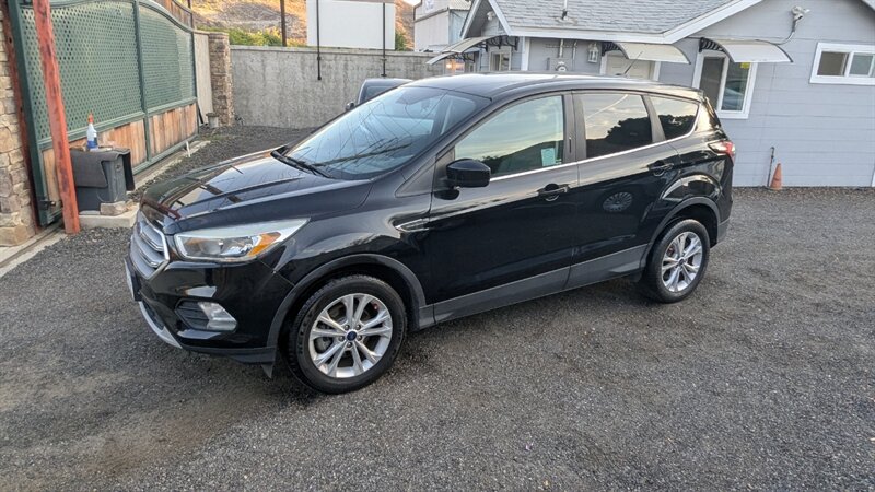 2017 Ford Escape SE - Photo 3 - Canyon Country, CA 91351