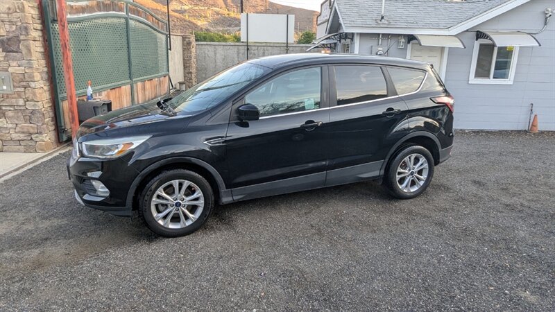 2017 Ford Escape SE - Photo 4 - Canyon Country, CA 91351