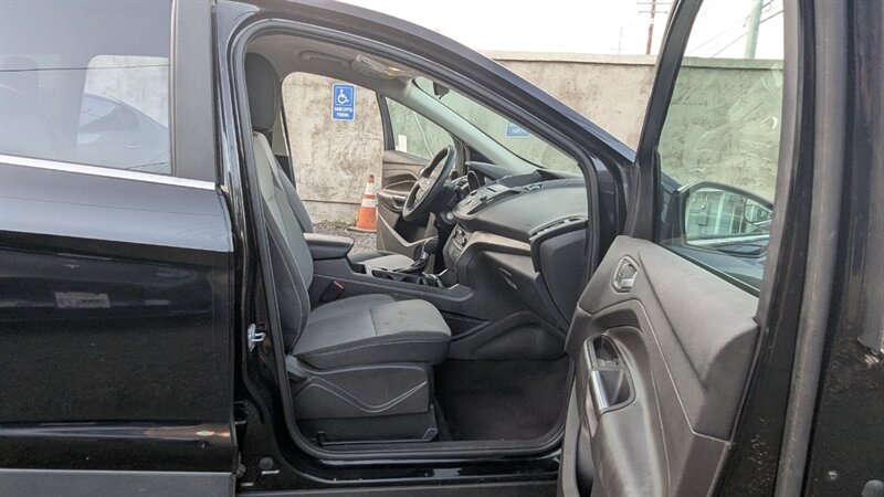 2017 Ford Escape SE - Photo 21 - Canyon Country, CA 91351