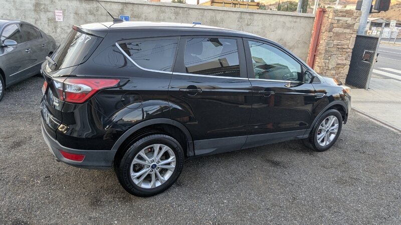 2017 Ford Escape SE - Photo 10 - Canyon Country, CA 91351