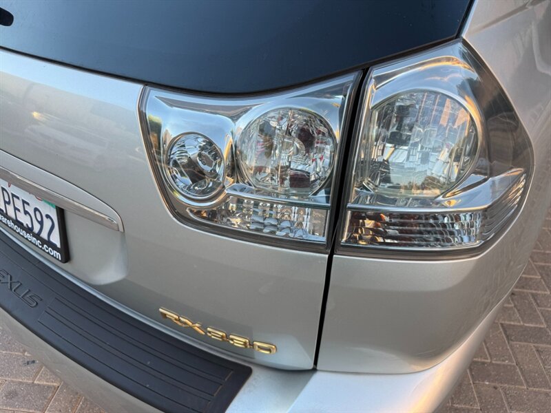 2005 Lexus RX 330 - Photo 11 - Canyon Country, CA 91351