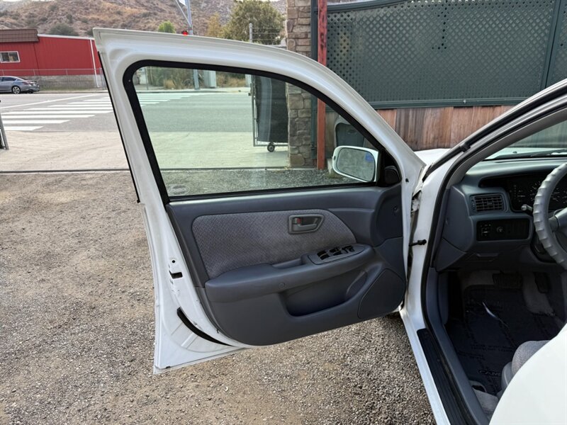 2000 Toyota Camry LE - Photo 29 - Canyon Country, CA 91351