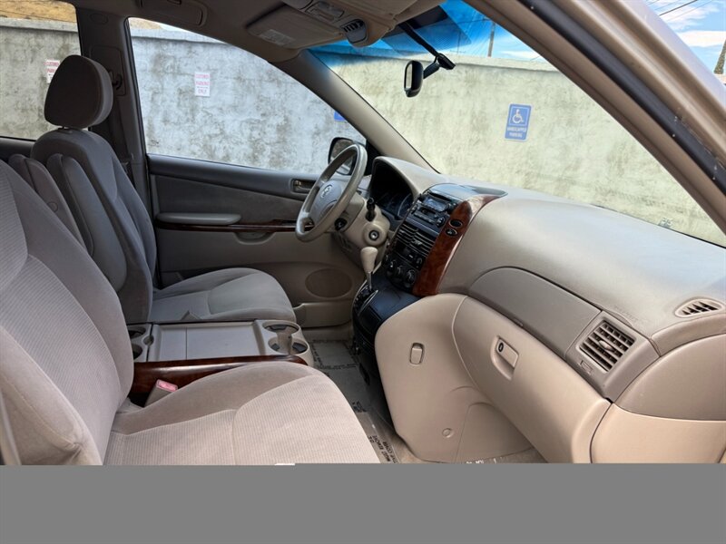 2004 Toyota Sienna LE 7 Passenger - Photo 15 - Canyon Country, CA 91351
