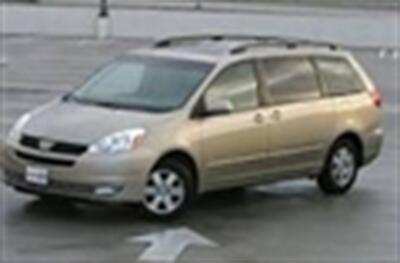 2004 Toyota Sienna LE 7 Passenger Minivan