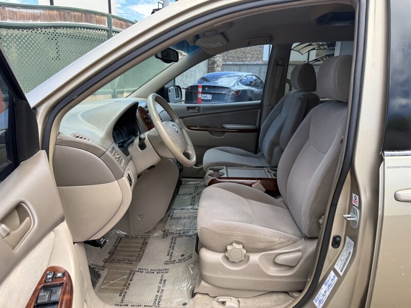2004 Toyota Sienna LE 7 Passenger - Photo 14 - Canyon Country, CA 91351