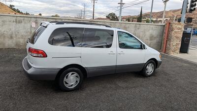 2001 Toyota Sienna LE   - Photo 12 - Canyon Country, CA 91351