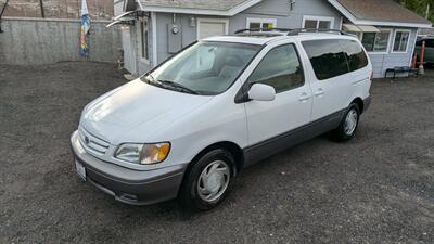 2001 Toyota Sienna LE   - Photo 2 - Canyon Country, CA 91351