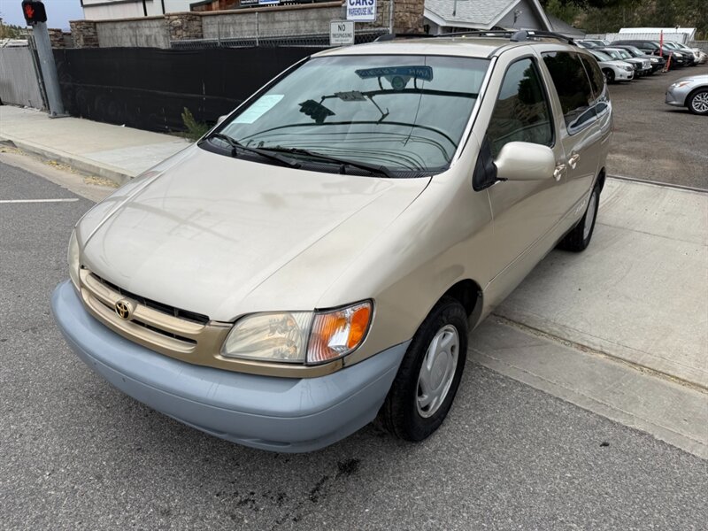 2001 Toyota Sienna XLE