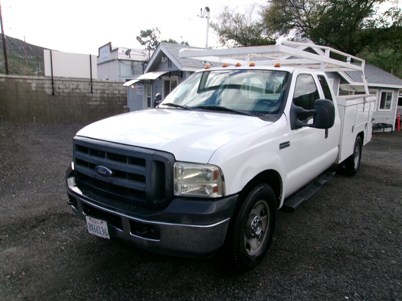 2006 Ford F-350 Super Duty Chassis Cab XL's photo