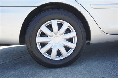 2002 Toyota Camry LE   - Photo 11 - Tampa, FL 33614