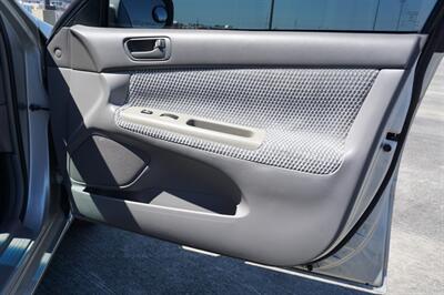 2002 Toyota Camry LE   - Photo 15 - Tampa, FL 33614