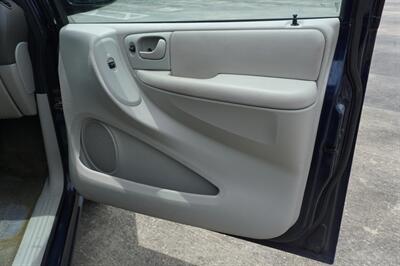 2006 Dodge Grand Caravan SE   - Photo 16 - Tampa, FL 33614