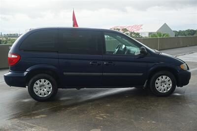 2006 Chrysler Town and Country   - Photo 7 - Tampa, FL 33614