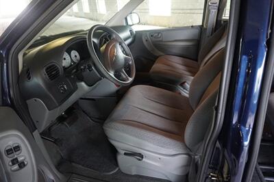2006 Chrysler Town and Country   - Photo 10 - Tampa, FL 33614