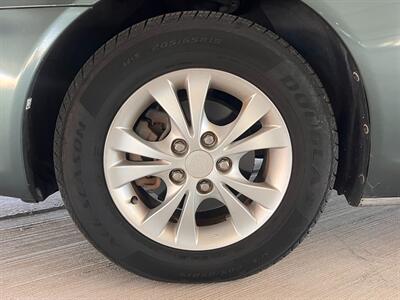 2006 Toyota Camry LE   - Photo 12 - Tampa, FL 33614